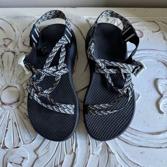 Chaco black and white cloud sandals size 7 - Picture 1 of 7